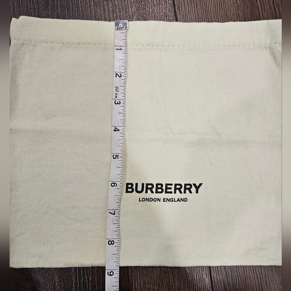 NWOT Burberry Cream Wristlet Clutch + Accessories Set - Picture 7 of 14